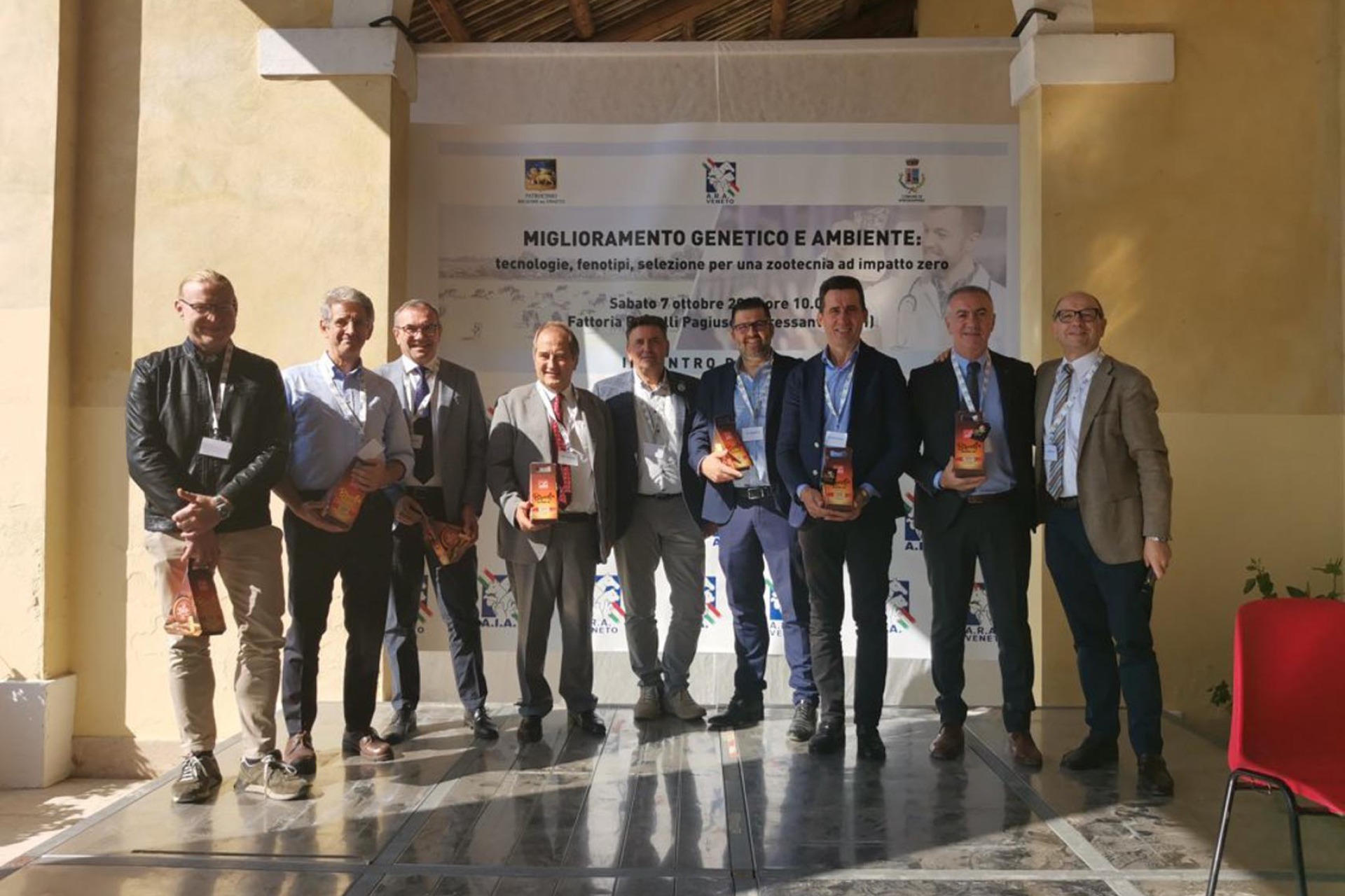 Foto di gruppo del convegno onvegno “Miglioramento genetico e ambiente: tecnologie, fenotipi, selezione per una zootecnia ad impatto zero”